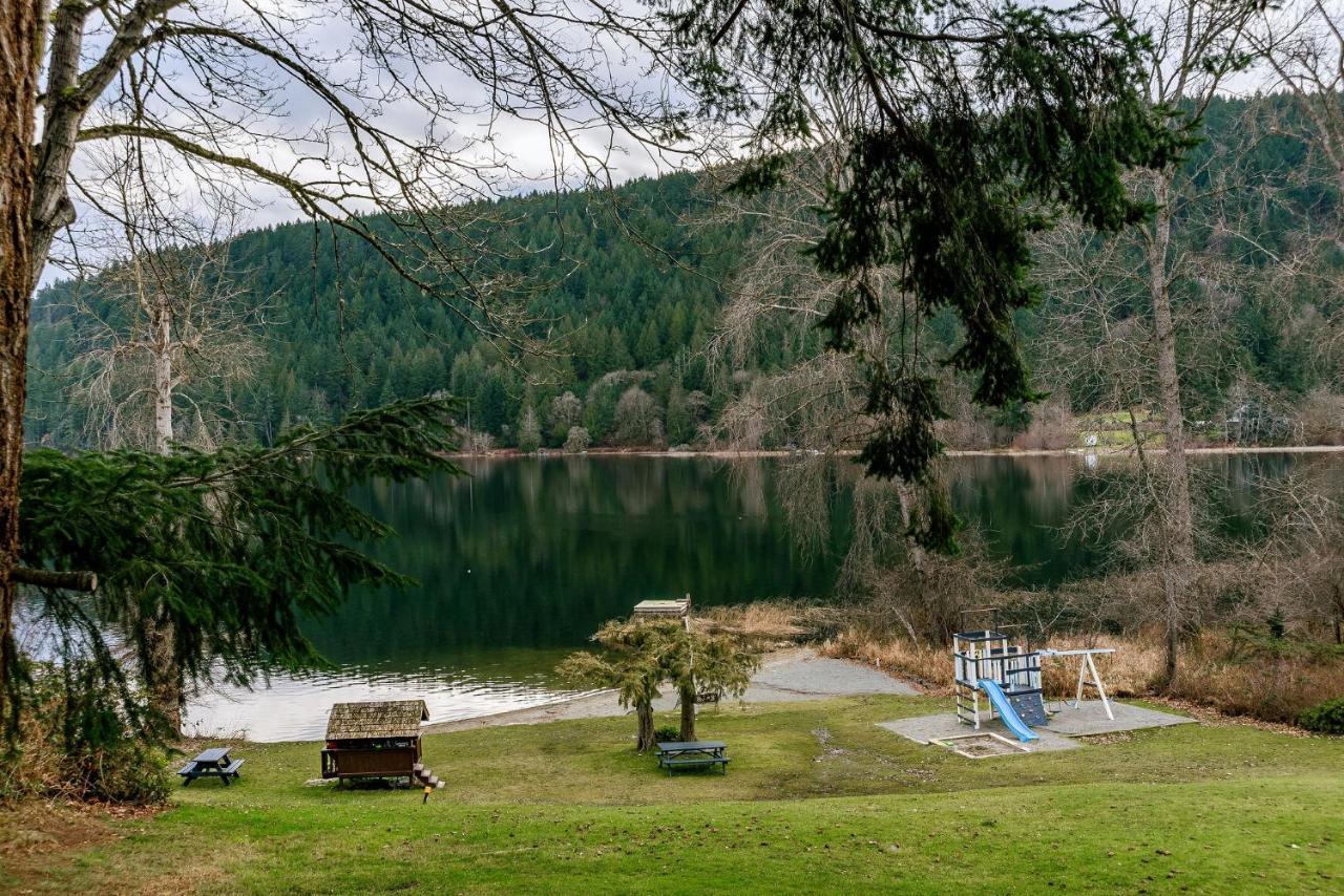 Green Acres Lakeside Resort Salt Spring Island Ganges Exterior photo