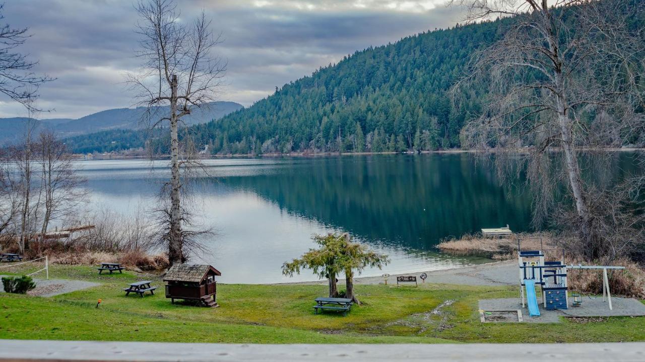 Green Acres Lakeside Resort Salt Spring Island Ganges Exterior photo