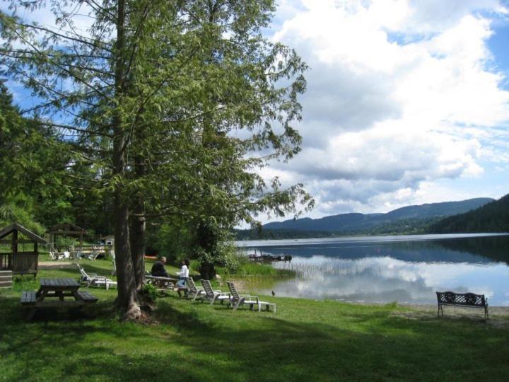 Green Acres Lakeside Resort Salt Spring Island Ganges Exterior photo