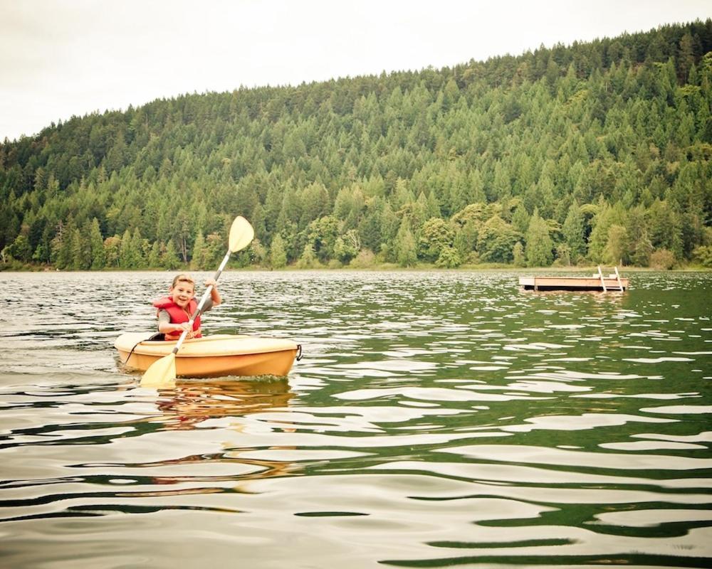 Green Acres Lakeside Resort Salt Spring Island Ganges Exterior photo